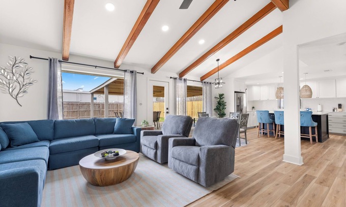 Lake Charles Casa | Modern Getaway - Near Golf & Casinos