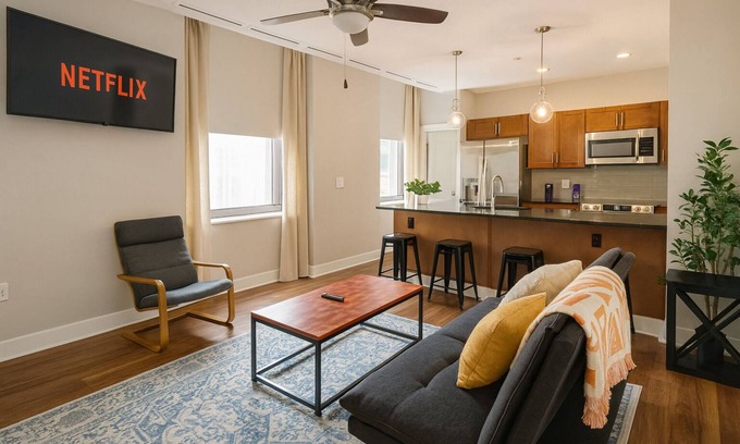 Downtown Cleveland Apartamento | Modern Getaway Steps from Everything