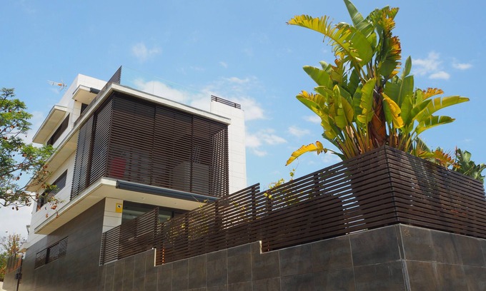 Vallpineda Casa | Escapada moderna con piscina cerca del centro de Sitges