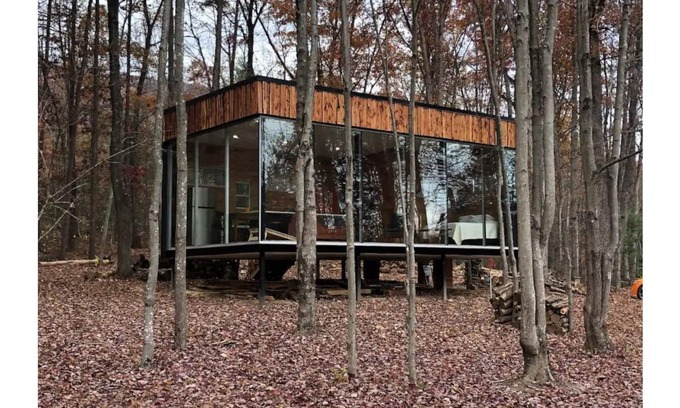 Fort Valley Apartamento | Modern Glass Retreat -All the modern amenities in a secluded forest setting