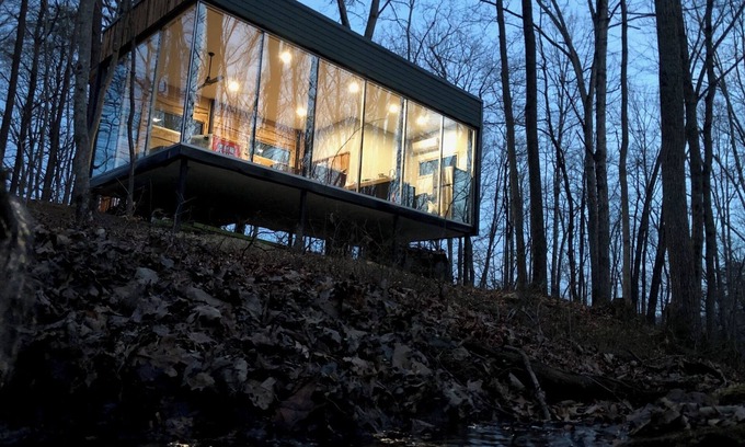 Fort Valley Cabina | Modern Glass Retreat in Fort Valley with WiFi, AC, EV charger