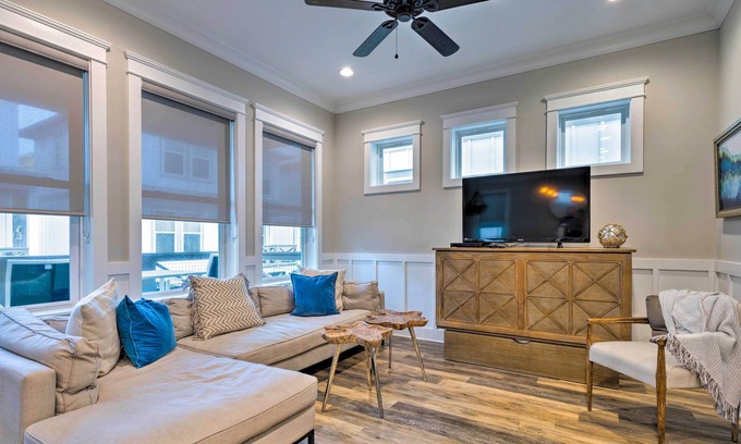 Gulf Shores Cabina | Modern Gulf Shores Cottage w/ Pool & Beach Access!