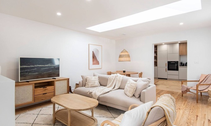 Fitzroy Casa | Modern Haven in Vibey Fitzroy Walk to shops