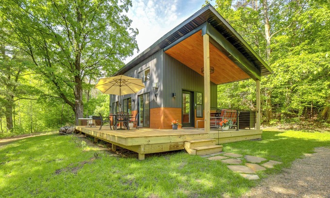 Paris Casa | Modern Hersey Tiny Home w/ Private Hot Tub!