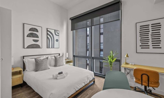 Evans Churchill Apartamento | Modern Highrise STU w/ Sky Pool, Parking, Gym 08
