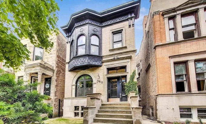 Grand Boulevard Casa | Modern Historic Greystone - Near Lake - Free Prkg