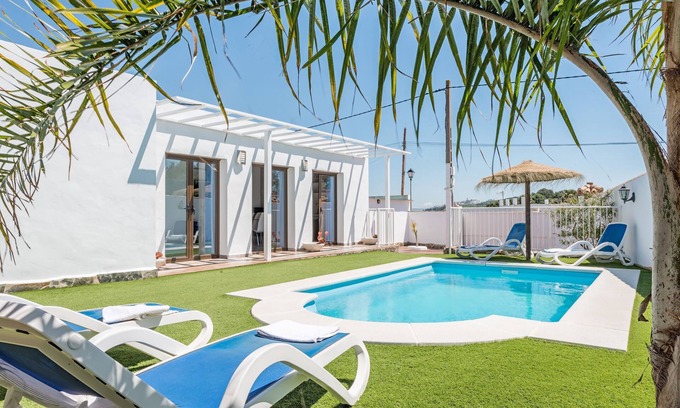San Ambrosio Casa | Moderna casa de vacaciones con piscina - Casa Capricho