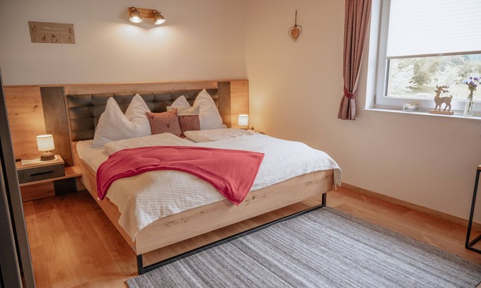 Sankt Georgen am Reith Apartamento | Modern holiday apartment (85 sqm) with sun terrace and carport