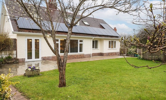 Cardigan Casa | Modern Holiday Cottage - Perfectly placed for visiting Cardigan Town & exploring the coastline
