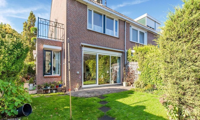 Monnickendam Casa | Moderna vivienda familiar cerca de Ámsterdam, jardín soleado, ideal para los más pequeños.