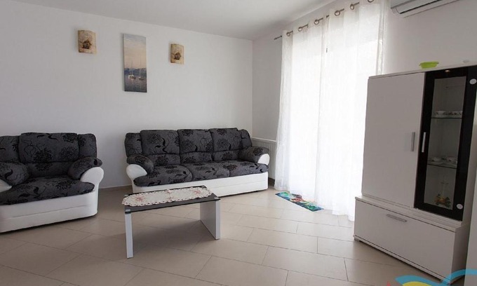 Malinska-Dubasnica Casa | Modern Holiday Home in Kremenici with Terrace