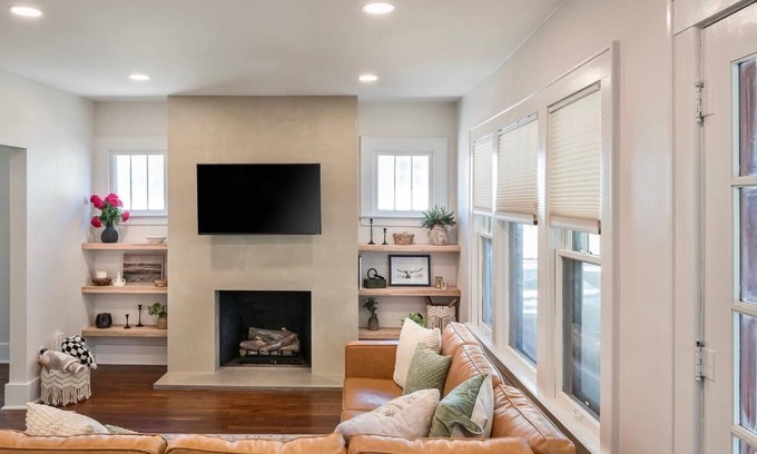 Royal Oak Casa | Modern Home Downtown Royal Oak/ 15 Min to Downtown DET