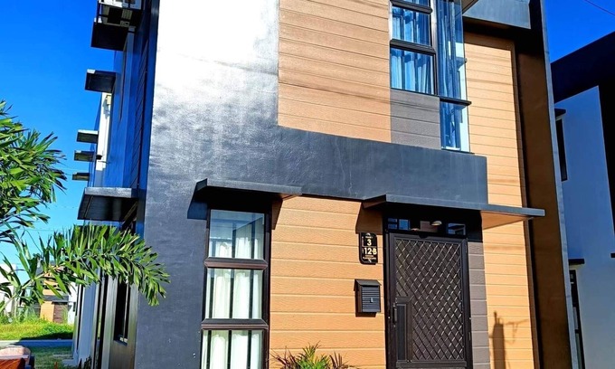 San Fernando Casa | Modern Home in Lakeshore Estate with High Speed Internet @300mbps