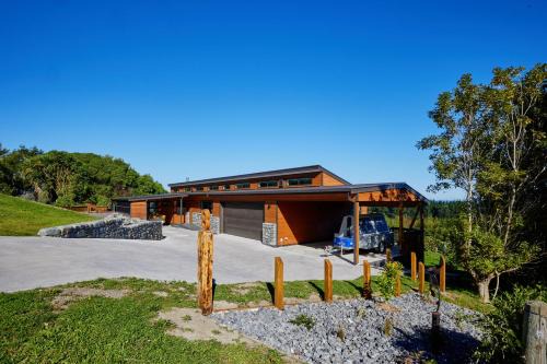 Kaikoura Casa | Modern Home in Peaceful Surround with Great Views