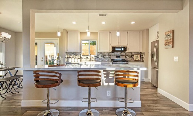 San Antonio Heights Casa | Modern Home SoCal Luxury Claremont/Upland 2BD/ 2BTH +Den, Oasis Backyard w/ BBQ