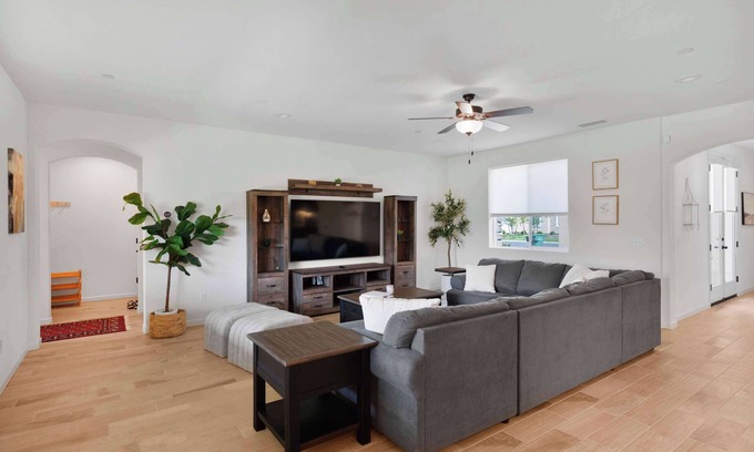Hanford Casa | Modern Home w/Large Backyard, Office & EV Charger