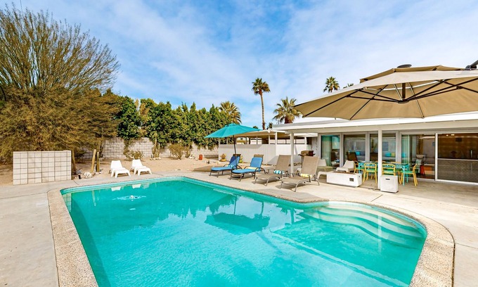 Racquet Club South Casa | Modern home w/mountain views, private backyard pool & grill, close to downtown