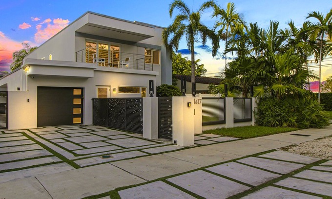 Croissant Park Casa | Modern Home w/Pool + 2nd Unit - Near Las Olas