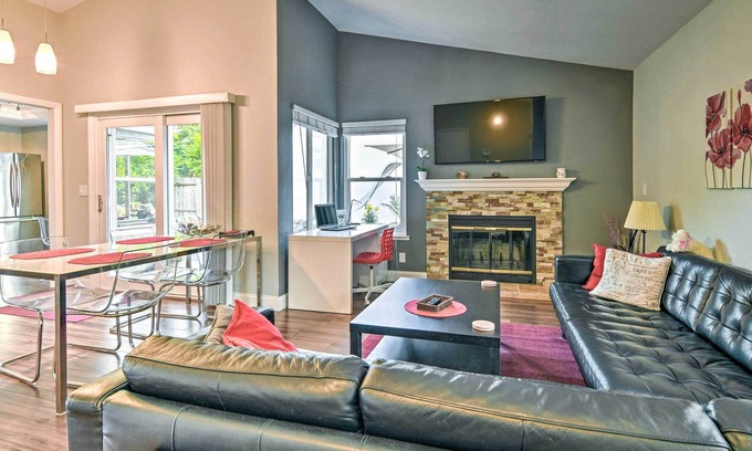 South Natomas Casa | Casa moderna con piscina y oficina - ¡Cerca de DT Sacramento!