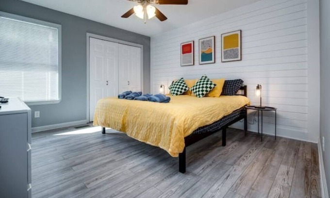 Hinesville Apartamento | Modern Home w Vintage Arcade Games & Family Fun