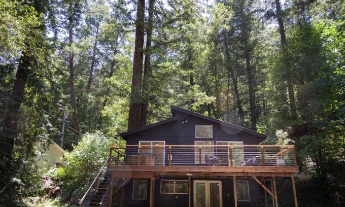 Occidental Casa | Modern home with a creek