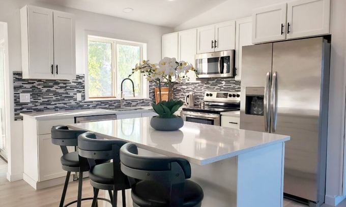 East Central Casa | Modern Home with Game Room, Private Yard, Panoramic Views, 5B Sleeps 8+