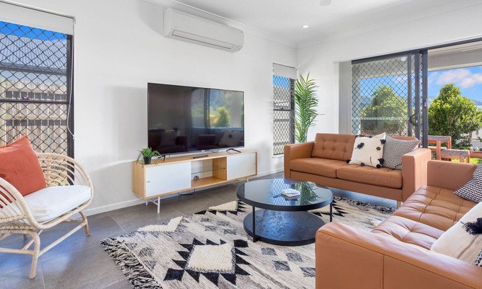 Trinity Beach Casa | Modern Home with Private Spa and Fenced Garden