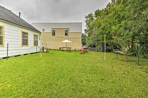 Riverside Terrace Casa | Modern Home with Yard Less Than 3 Miles to Houston Zoo!