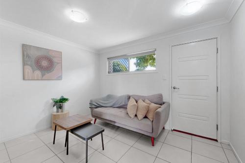 Mango Hill Casa | Modern Homely Townhouse with Pool Access & Free WIFI