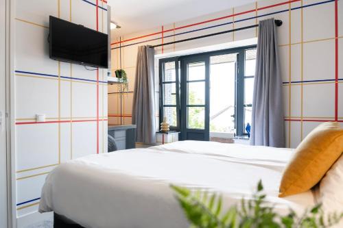 Centrum Apartamento | Modern Hotel Central Tilburg, Balcony & Kitchen