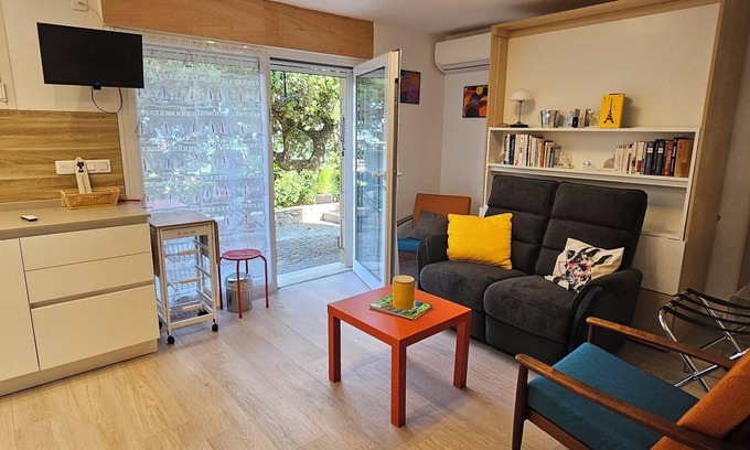 Mandelieu-La-Napoule Apartamento | Modern house with direct vue on the sea