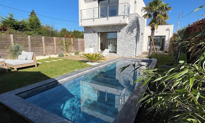 Saint-Palais-sur-Mer Villa | Modern house 150m from ocean beaches with heated pool and wifi