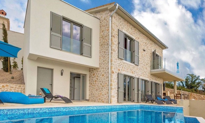Ripenda Kosi Villa | Casa moderna en un pueblecito encantador con vistas al mar.