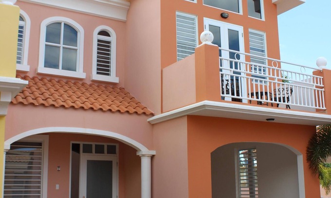 Maleza Baja Casa | Casa moderna en Aguadilla con generador de 16KW y 660 gal. reserva de agua
