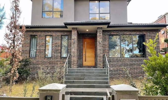 Burwood Casa | Modern House With Arcade Games in a Good Location