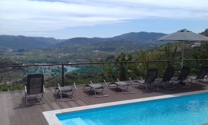 Samodaes Casa | Casa moderna con impresionantes vistas en el corazón de 5 hectáreas de huertos de cerezos.