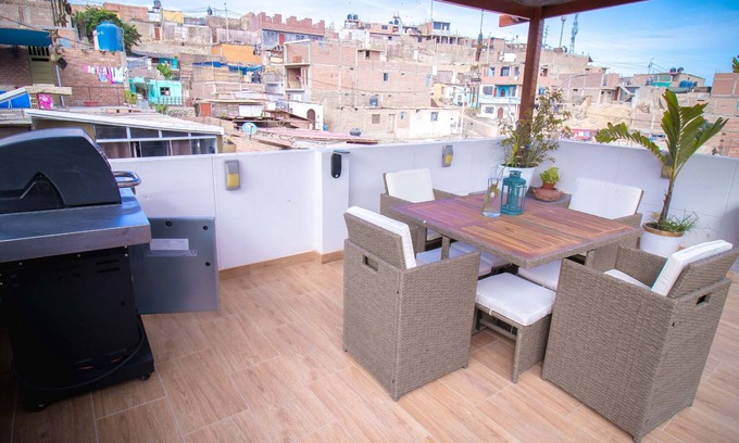 San Isidro Casa | CASA MODERNA CON TERRAZA CERCA DE LAS PLAYAS