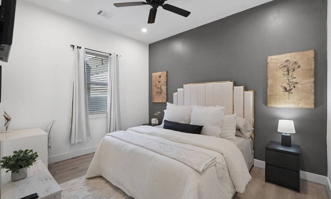North Houston Casa | Modern Houston Heights Getaway