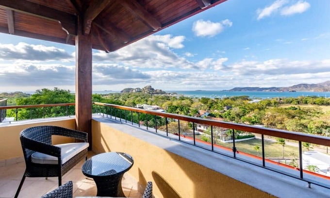 Playa Flamingo Condominio | Modern - immaculate unit in Flamingo with spectacular ocean views