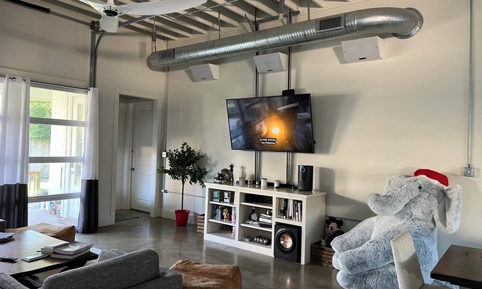 Shenandoah Casa | Modern Industrial 3-bedroom pet friendly work space near Women’s Hospital