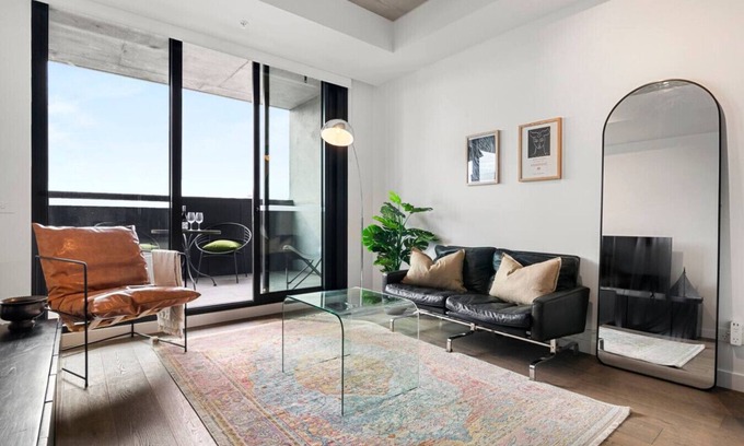 Collingwood North Apartamento | Modern, Industrial Hideaway