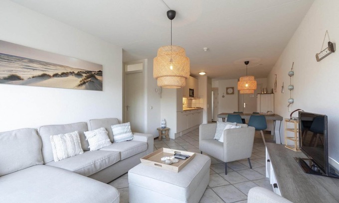 Callantsoog Apartamento | Modern Ingericht Vakantieappartement met Groot Balkon, Direct Tegenover de Strandopgang van Callantsoog Gelegen
