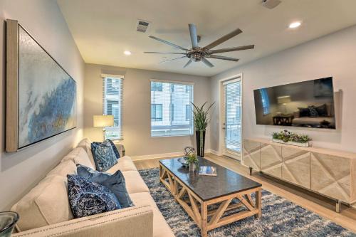 Irvine Business Complex Apartamento | Modern Irvine Condo with Pool - 7 Mi to Beach!