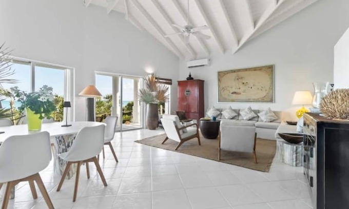 Spanish Wells Casa | Modern Island Waterfront Home