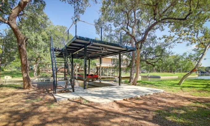 Kingsland Casa | Modern Kingsland Home W/ River Access & Kayaks 4 Bedroom Home by RedAwning