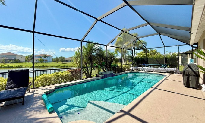 Ruskin Casa | MODERN LAKE FRONT HOUSE–HUGE POOL/LANAI–BBQ-NEAR BEACH/LAKE/PARK/CAFE/RESTAURANT