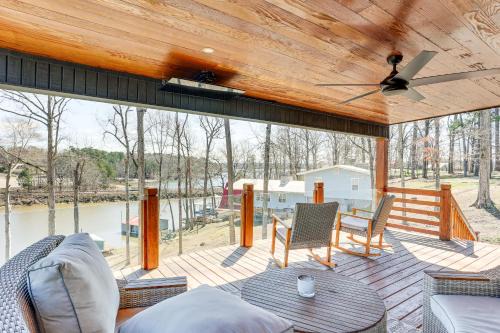 Counce Casa | Modern Lake House Retreat with Deck on Pickwick Lake