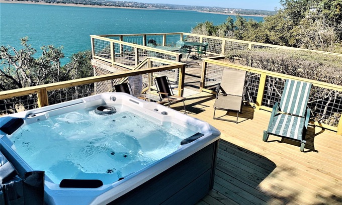 Canyon Lake Casa | Disfrute de magníficas puestas de sol desde la cubierta de Canyon Lake Waterfront Home