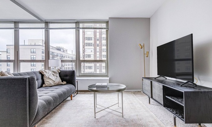 Lake View East Apartamento | Modern Lakeview 1BR w/ Gym, Pool, 1 block to Lincoln Park, by Blueground