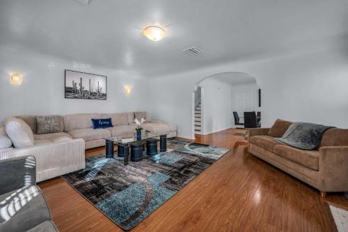 Melrose Apartamento | Modern Large 2 level 2-Bedroom 2-Bathroom By West Hollywood